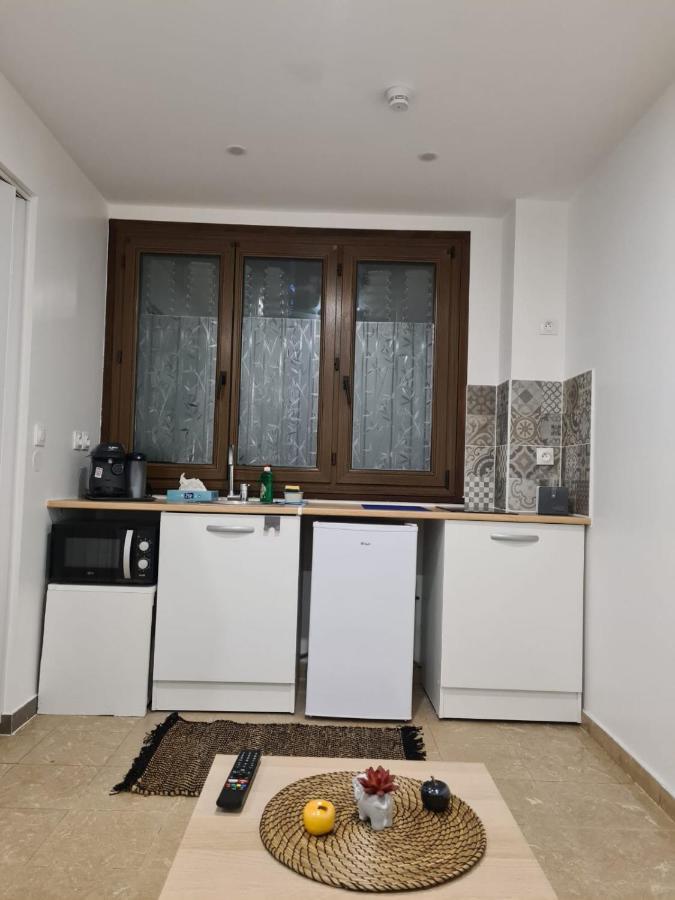 Studio Independant Et Bien Equipe Avec Veranda Commune Neuilly-sur-Marne