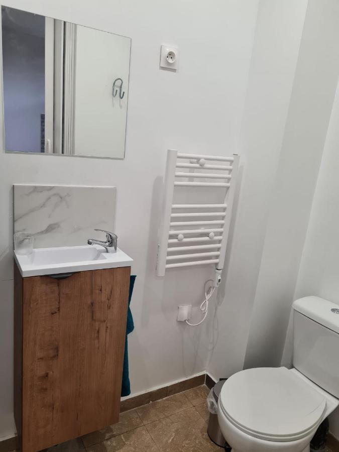Studio Independant Et Bien Equipe Avec Veranda Commune Apartment *