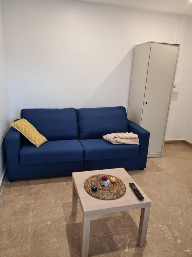 Apartment Studio Independant Et Bien Equipe Avec Veranda Commune *